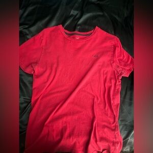 Red Hollister tee